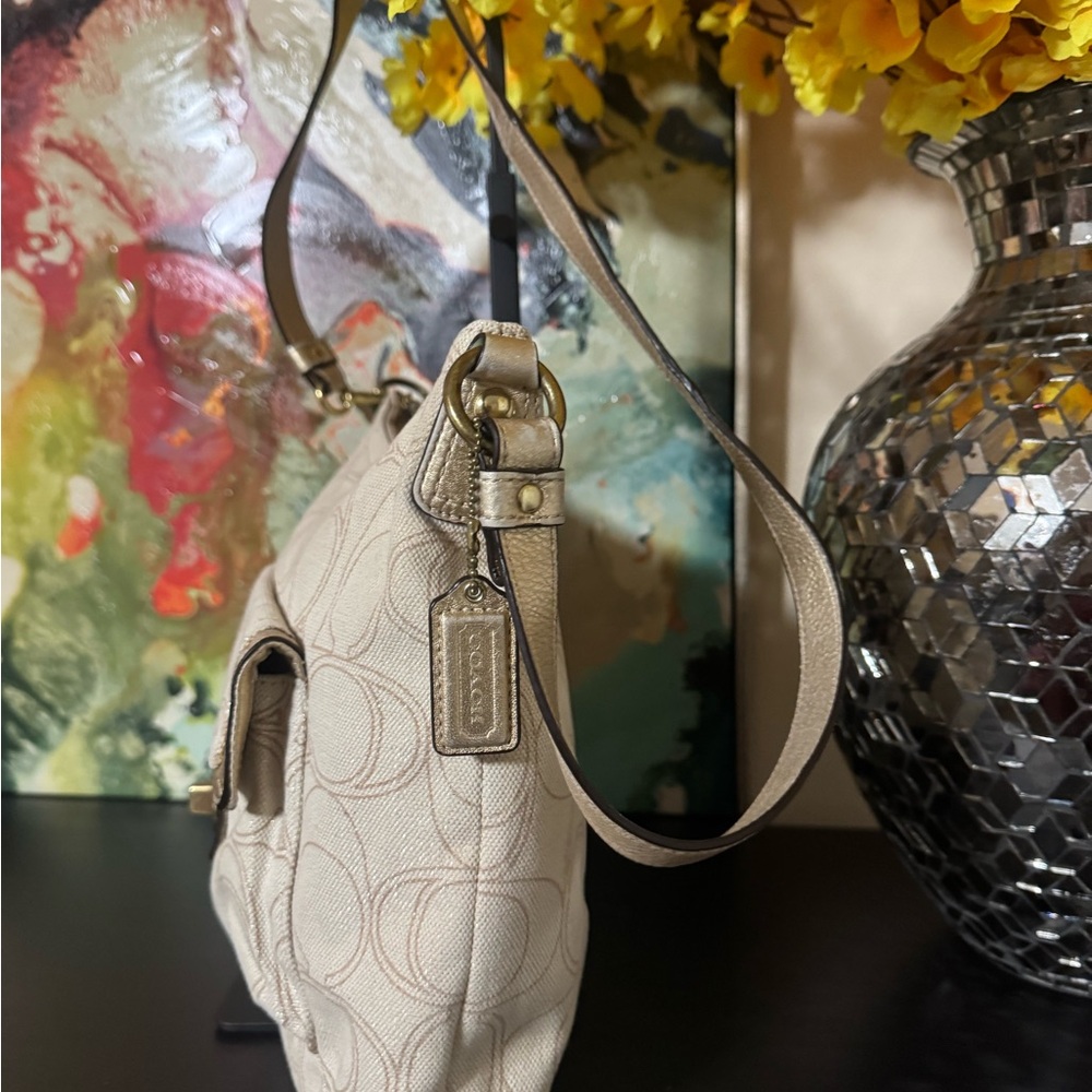 Coach Cream Shoulder Bag with Signature Pattern - Picture 3 of 9